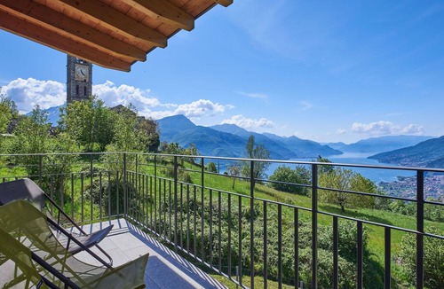 Peglio House | Wonderful private villa for 8 guests with WIFI, TV, terrace and pets allowed