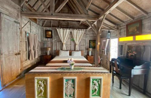 Bukit House | Wooden Cabin In Jimbaran - Marigold Suite
