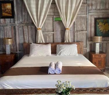 Bukit House | Wooden Cabin In Jimbaran - Marigold Suite