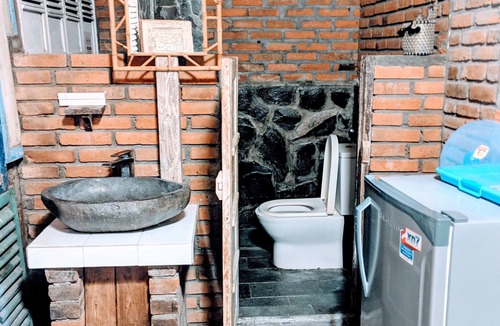 Denpasar Barat House | WOODEN HOUSE WITH GARDEN VIEW4