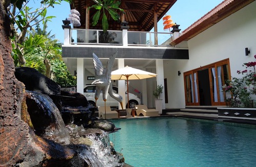 Kalibukbuk Villa | Yin Yang Private Pool Villa Lovina