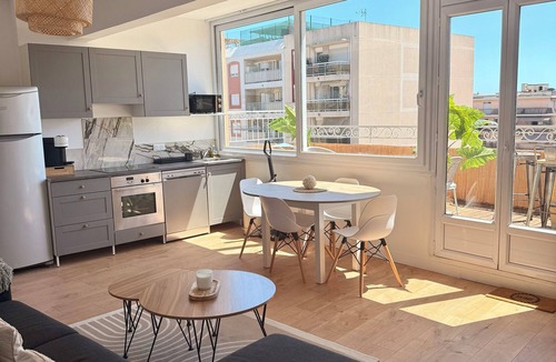 La Californie Apartment | Your BIG Nice Cocoon