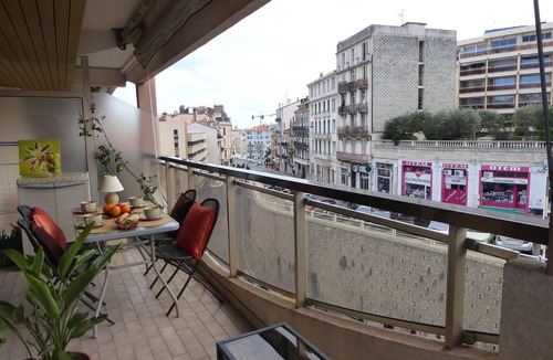 Cannes City Centre Apartment | Your vacation starts here . in this beautiful sun-drenched apartment