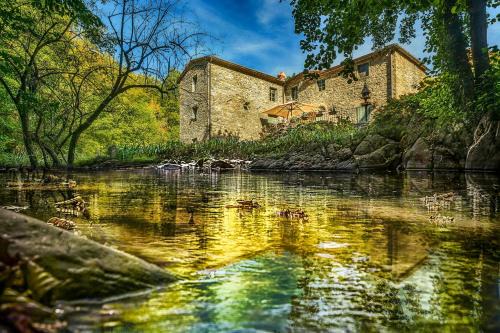 1800S Stone House With Hot Tub And River Access