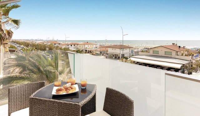 2 bedroom awesome apartment in Lido di Camaiore (LU)