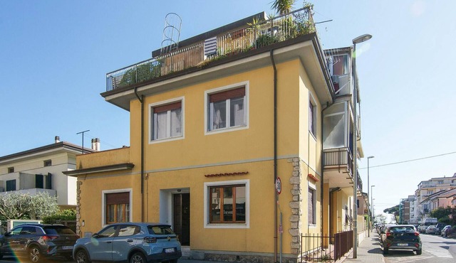 2 bedroom lovely apartment in Marina di Carrara