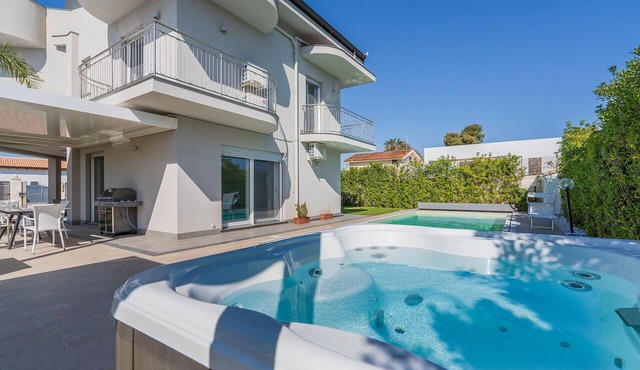 3 Bedroom Villa in Punta Milocca