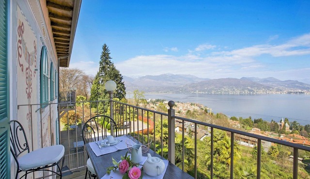 3-room apartment with small balcony in an Art Nouveau villa with communal pool