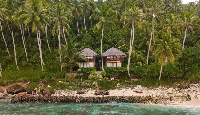 4-bedroom bungalow in gorgeous Mentawai Islands Regency with WiFi