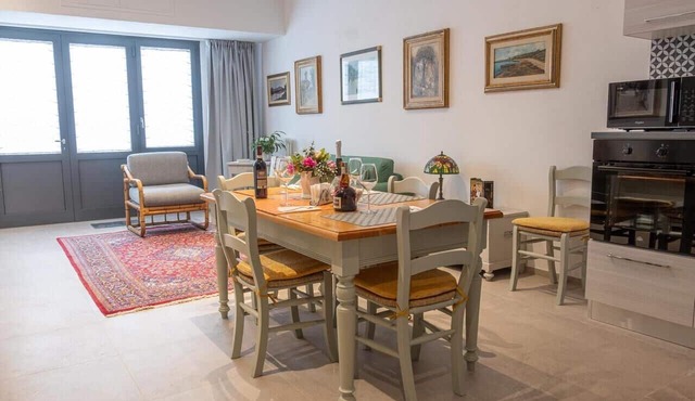 A fully renovated apartment with all the amenities, just 10 minutes from Florence.