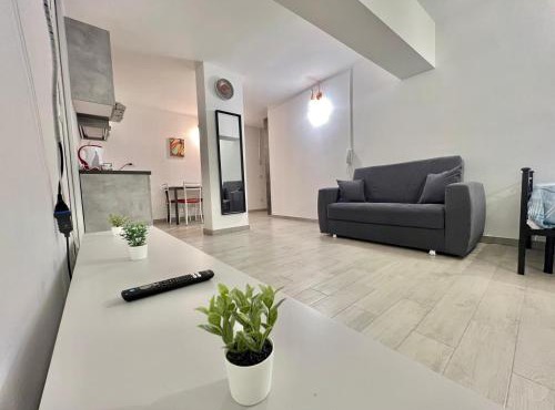 Abruzzi Home, delizioso appartamento e confortevole accanto a Metropolitana Linea Verde, con parcheggio gratuito in strada