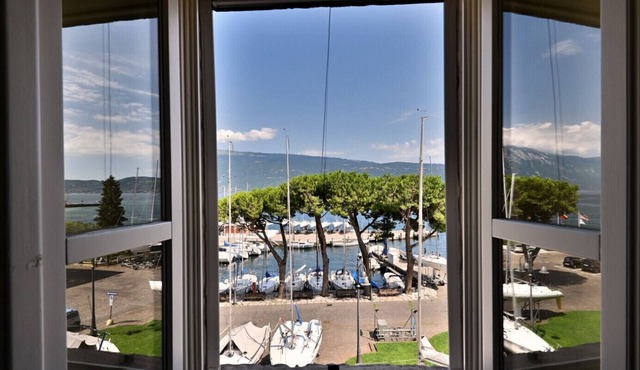 Al Porto Vecchio by Theater Home - with parking space and marvellous lake view