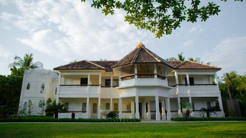 Amandalay Hotel & Villas