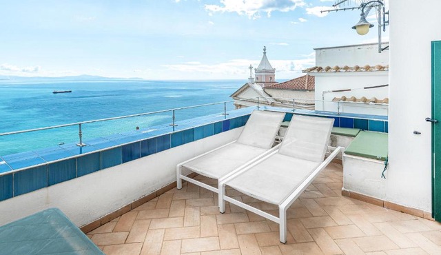Amazing Apartment In Raito With Wifi