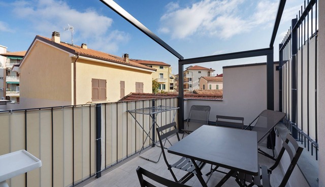 Apartment 'Cinema Boutique' with Balcony, Wi-Fi and Air Conditioning