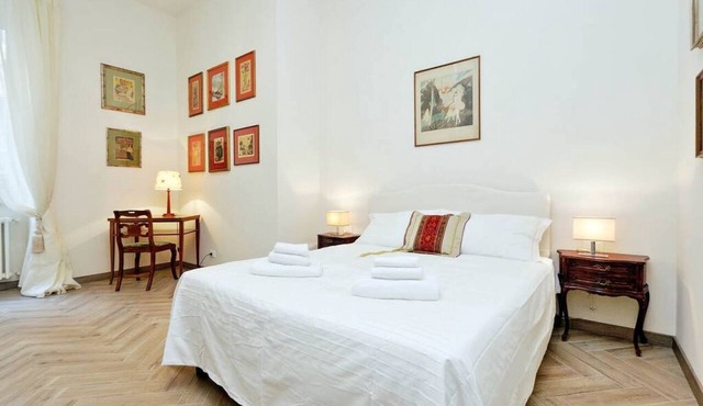 Apartment for 4 people near stylishly furnished Spanish Steps, smartphone