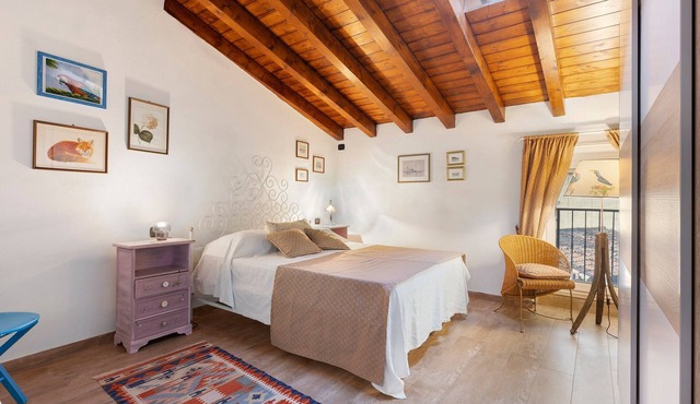 Apartment 'Il Borgo Ulivo' with Lake View, Wi-Fi and Air Conditioning