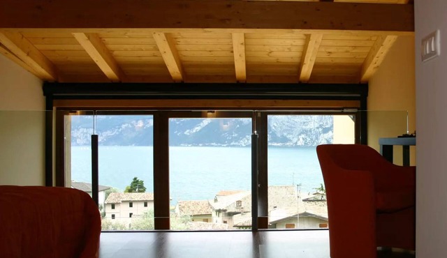 Apartment Selene with Lake View, Shared Pool & Wi-Fi