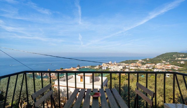 Apartment 'Sguardo Sul Golfo' with Sea View, Wi-Fi and Air Conditioning
