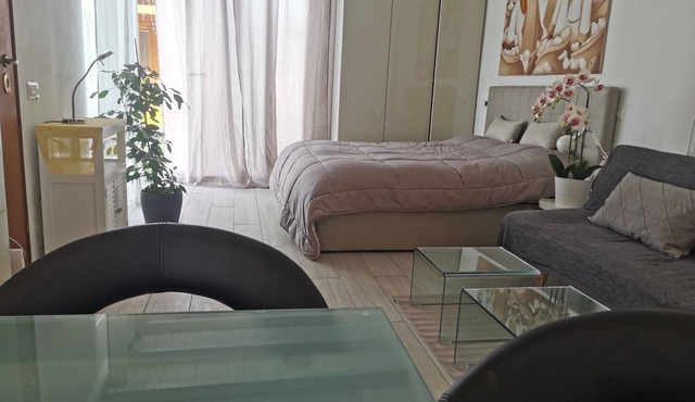 Apartment - Sleeps 2 - Parking - 5min To La Frasca