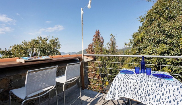 Apartment 'Vistamare Relax Cinque Terre' with Sea View, Wi-Fi, Free Parking & Air Conditioning