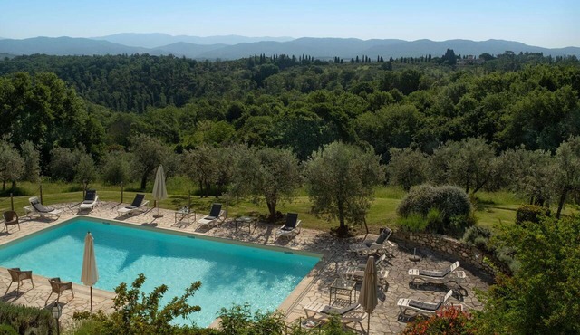 Apartment with A/C, WIFI, pool, TV, terrace, pets allowed, panoramic view, close to Greve In Chianti