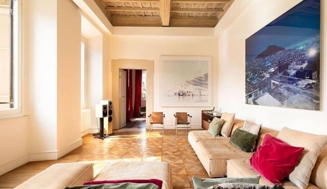 Apartment With Most Iconic Square View In The World On Campo De Fiori