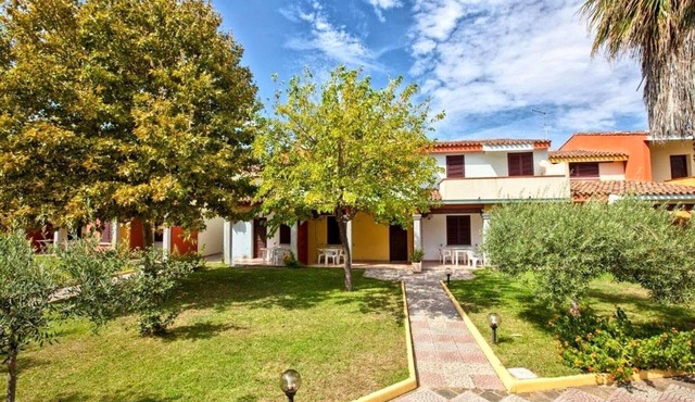 Apartment with Pool and Private Parking