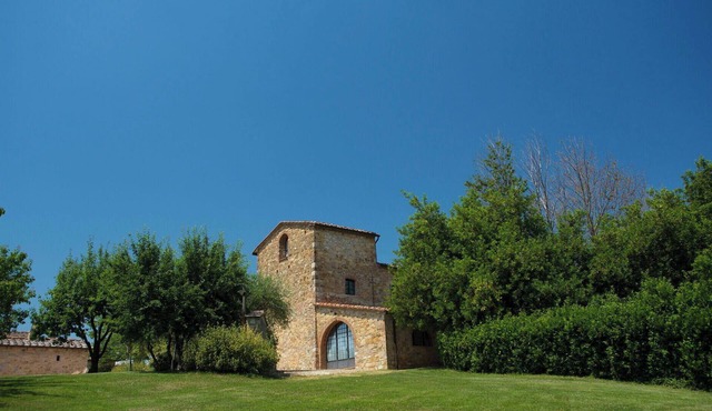 Apartment with pool, WIFI, A/C, TV, patio, pets allowed, panoramic view, close to Greve In Chianti