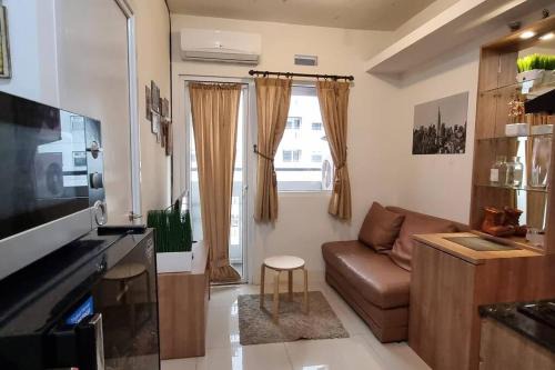 Apt Green Pramuka 2BR Tower B With Wi-Fi and Pool by Damaresa