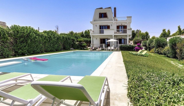 Beachfront Syracuse Villa | 5 Bedrooms | Villa Maddocazzo | Spectacular Sea View