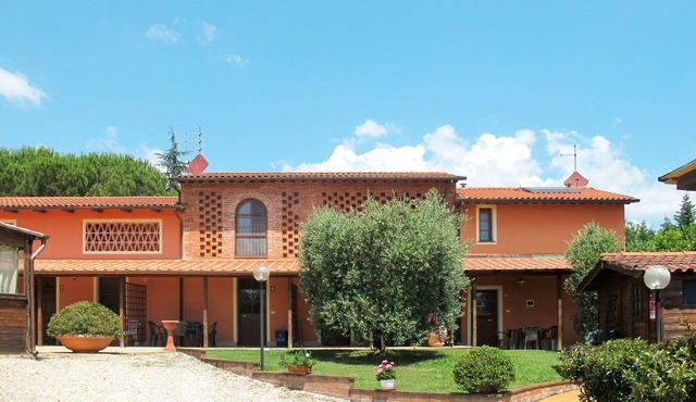Beautiful apartment for 5 guests with A/C, WIFI, pool, TV and patio