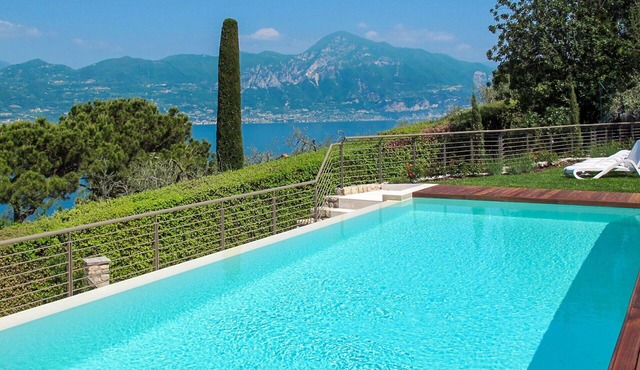 Beautiful apartment for 4 guests with WIFI, pool, A/C, TV and terrace