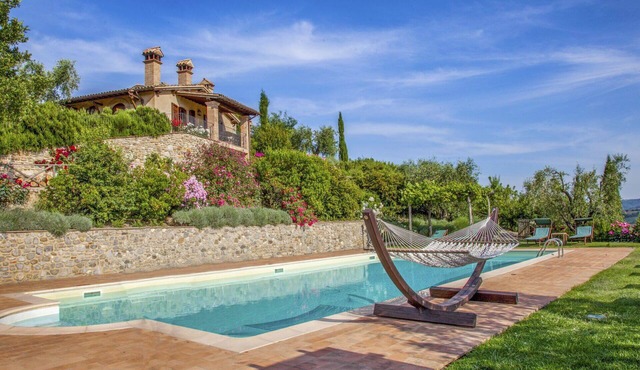 Beautiful apartment for 6 guests with WIFI, pool, TV, patio, pets allowed and panoramic view