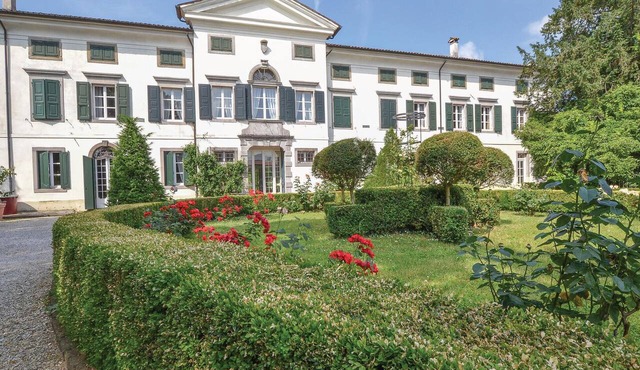 Beautiful apartment in Tissano (UD) with swimming pool