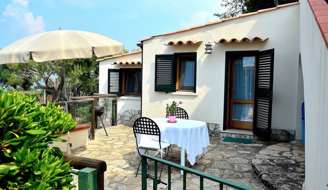 beautiful cottage with amazing view on the sea with private access to the seaside