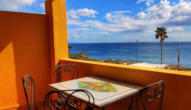 Beautiful independent house, beach side, terrace with sea view
