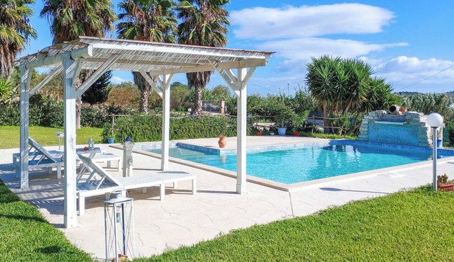 Beautiful private villa with WIFI, private pool, A/C, TV, patio, pets allowed and panoramic view