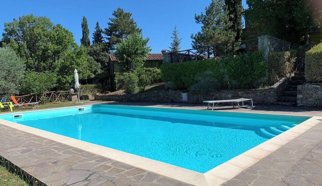 Beautiful villa for 5 guests with pool, A/C, WIFI, patio and panoramic view, close to Arezzo