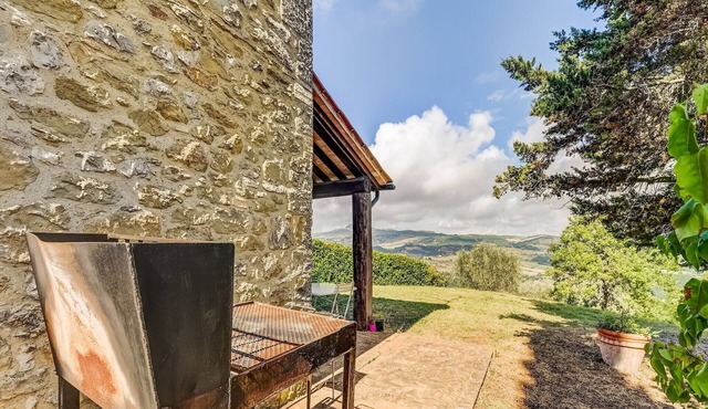 Belvilla by OYO Typical country house with pool