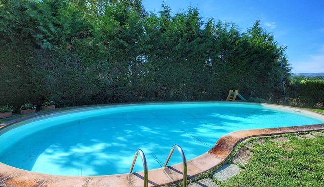 Belvilla by OYO Attractive mansion with pool