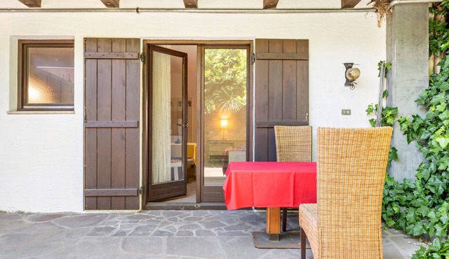 Biobauernhof Toellerhof 'Room 5' with Mountain View, Shared Pool, and Wi-Fi