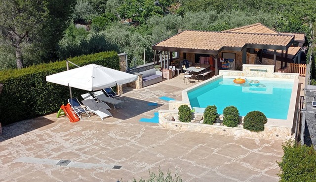 Blue Etna Holiday Home