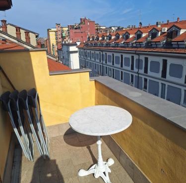 BNG11 Accogliente Bilocale con Balcone Vicino ai Navigli