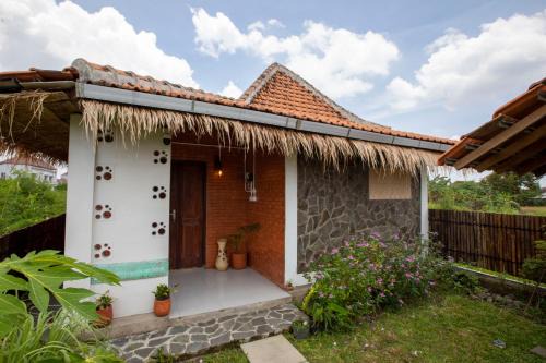 Breeze and Blossom Cottage Maguwo