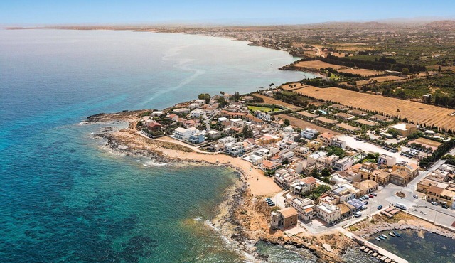 Brezza di Mare - House for 6 People directly on the Sicilian sea