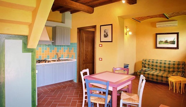 Cabianca Apartment at Agriturismo I Macchiaioli with Pool, Wi-Fi, and Air Conditioning