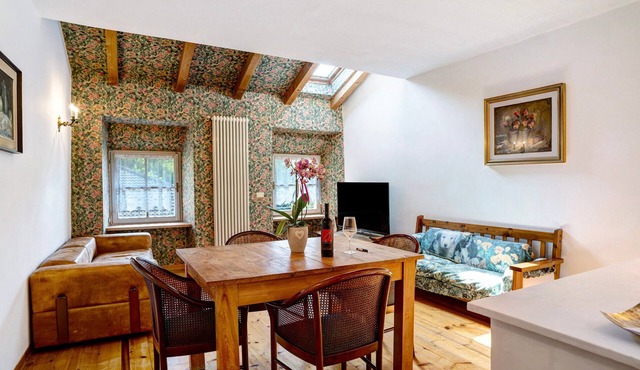 Cantina Romanese Apartment with Mountain View, Private Garden and Wi-Fi