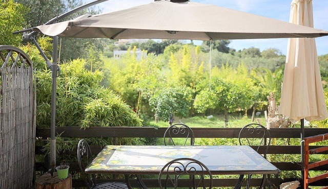 Casa Denisa: A welcoming villa surrounded by a lemon and orange garden, with Free WI-FI.