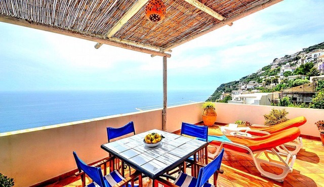Casa Eletta: A bright and sunny two-story independent house which faces the sun and the sea, with Free WI-FI.